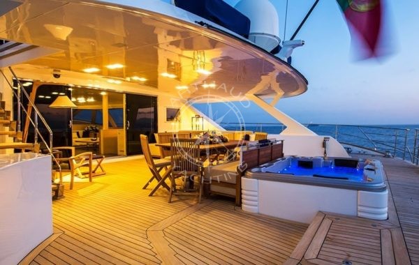 Arthaud Yachting | Location de maxi catamaran