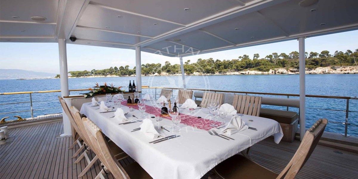 Day yacht charter in Cannes | Arthaud Yachting