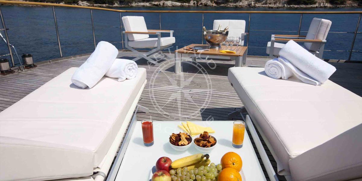 Journée location Yacht à Cannes - Arthaud Yachting