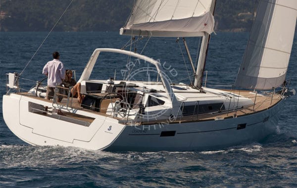 Sailing boat rental OCEANIS 45 | Arthaud Yachting