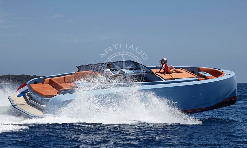 Speedboat rental riviera Vanquish 43 | Arthaud Yachting