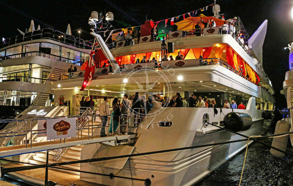 Rent a yacht Cannes Lions