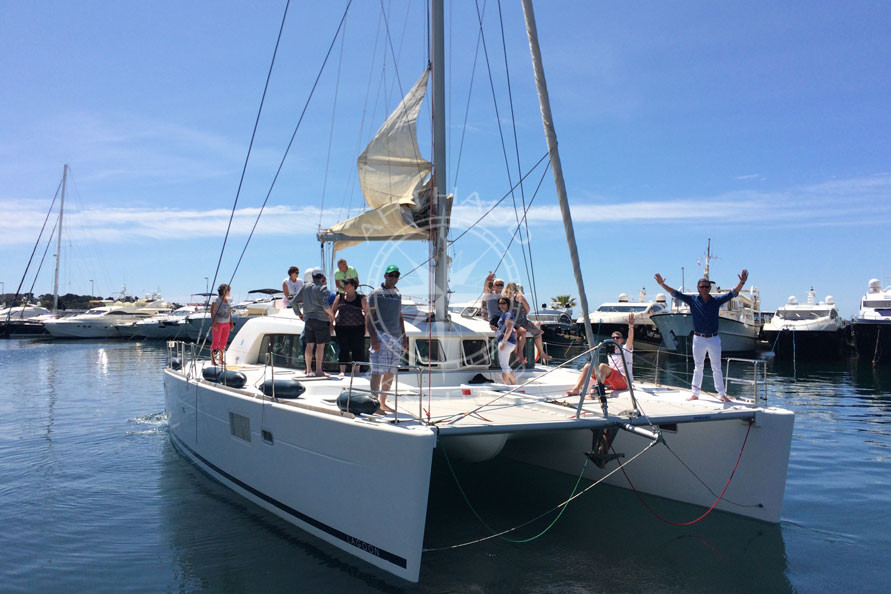 Taxiboat Lagoon 450 depart Juan les Pins - Arthaud Yachting