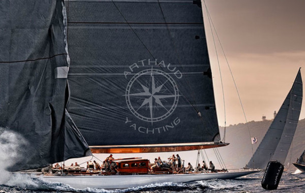 Suivie catamaran Voiles Saint Tropez - Arthaud Yachting