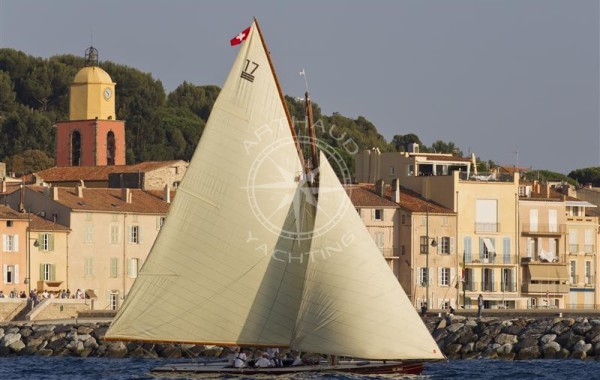 Suivie catamaran Voiles Saint Tropez - Arthaud Yachting