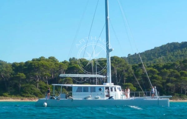 Location d’un catamaran pour une croisière en Méditerranée