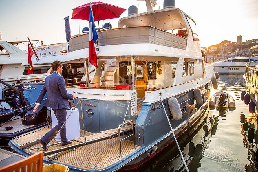 Location yacht à quai Salon TFWA Cannes