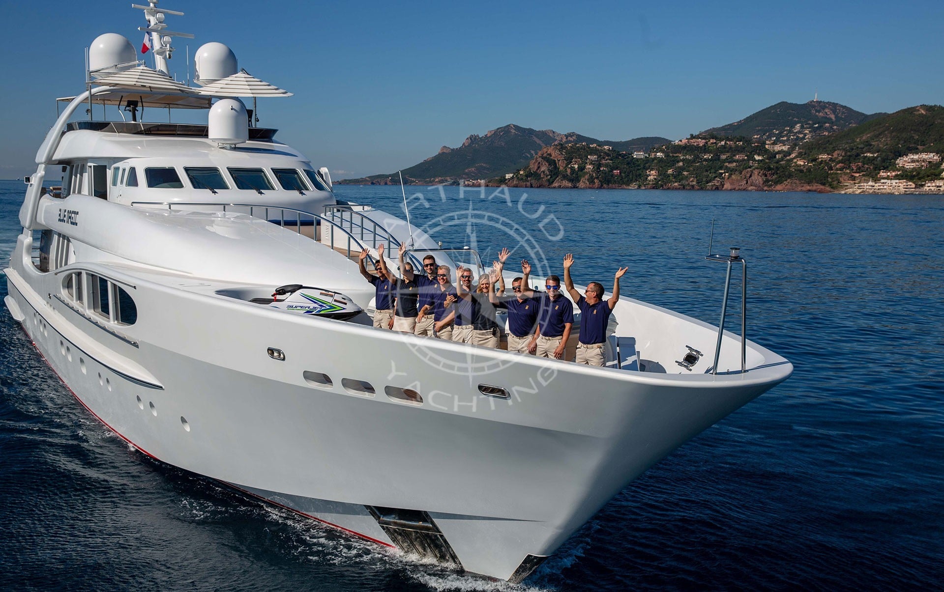 Location yacht avec équipage sur la Côte d'Azur: Cannes ...