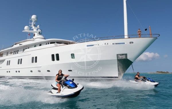 Arthaud Yachting | Yacht charter avec équipage