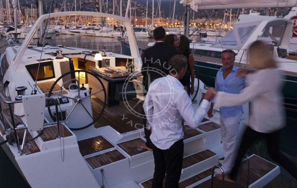 Location yacht à quai à Cannes