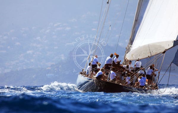 Follow the nautical events of the French Riviera from a yacht