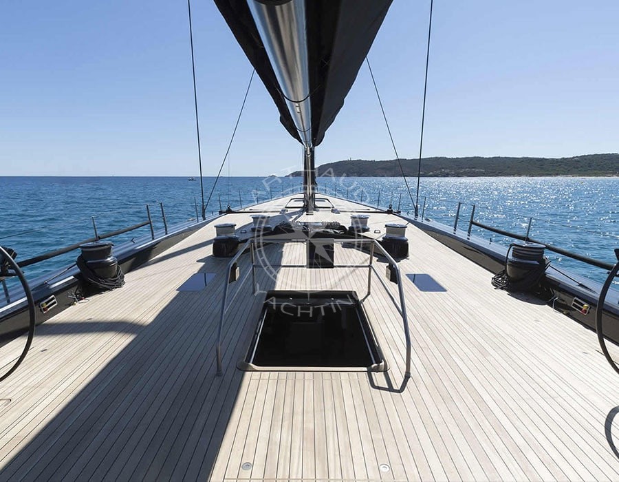 Cruise aboard sailing boat & motor yacht Arthaud Yachting France