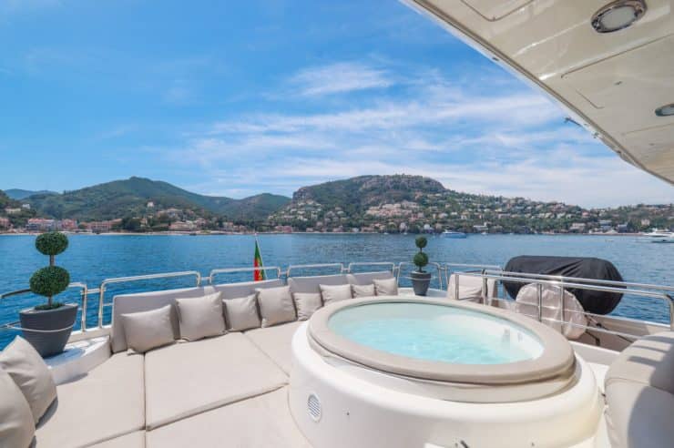 Yacht-charter-ACCAMA DELTA