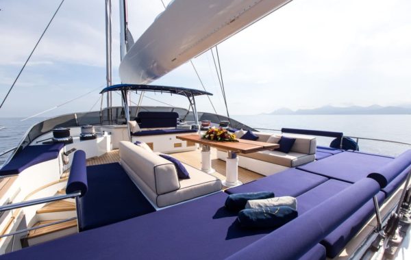 Location catamaran S/Y HUTIANE | Arthaud Yachting