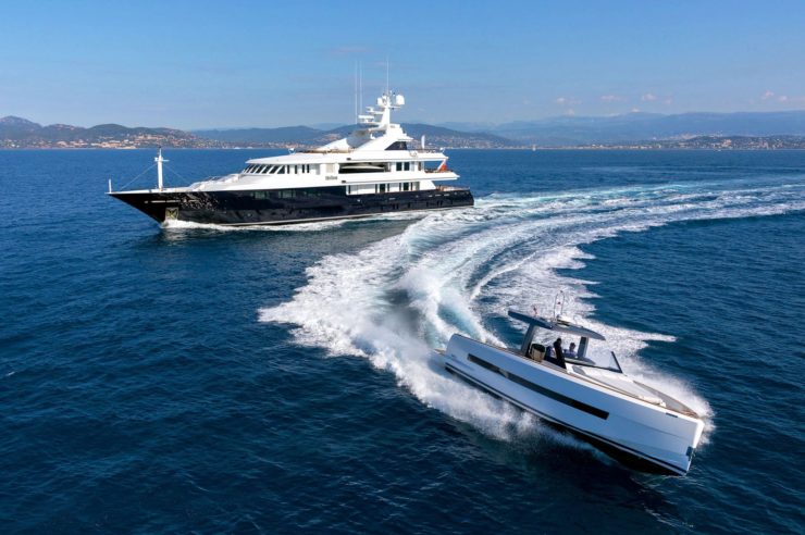 location-yacht-charter-MY-helios-3.jpg