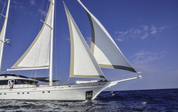 Sailboat rental Nice | Arthaud Yachting