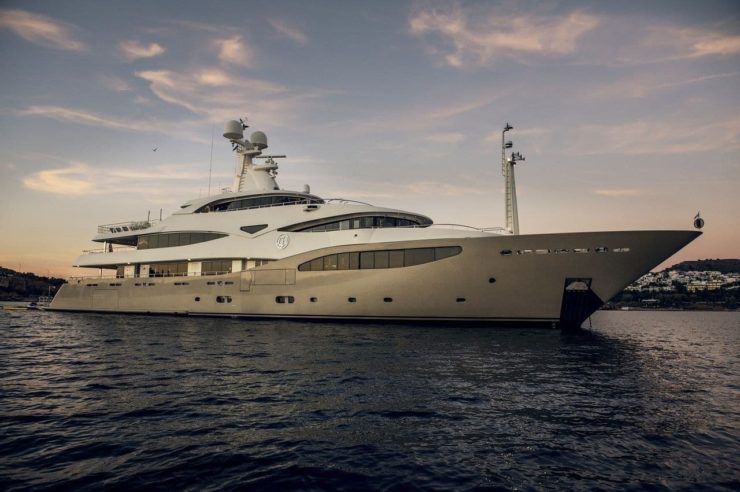 M/Y LIGHT HOLIC | Arthaud Yachting