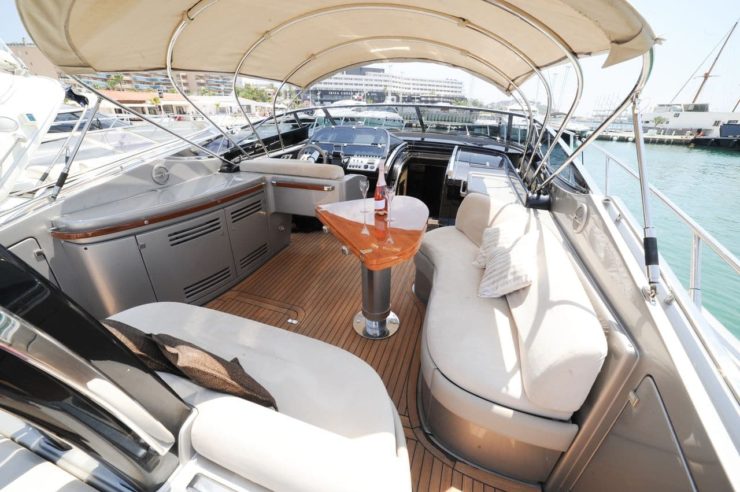location-yacht-charter-MY-riva-rivale-52
