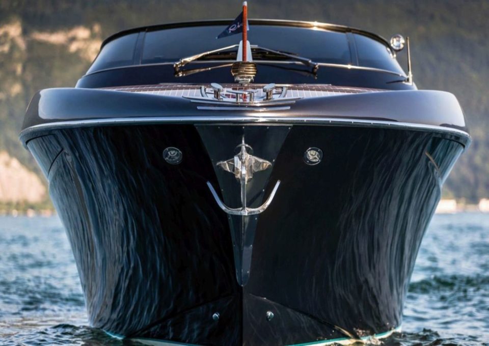 location-yacht-charter-MY-riva-rivale-52