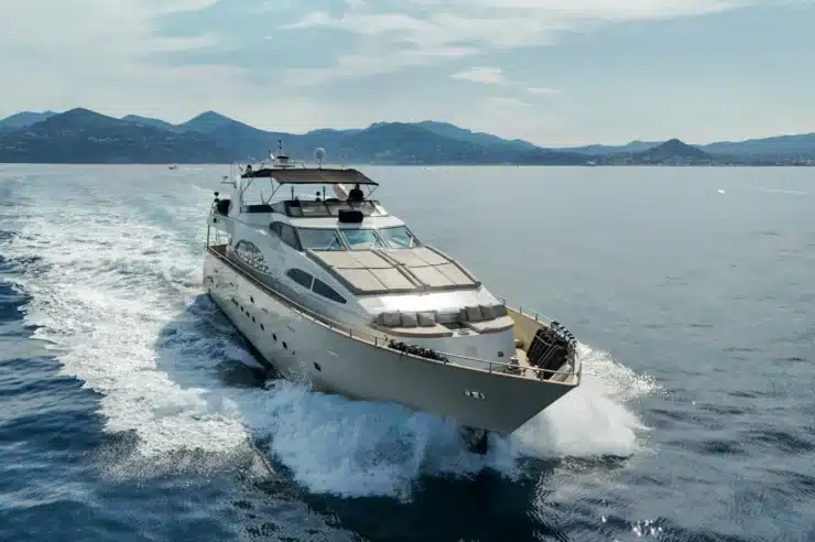Yacht Charter ACCAMA DELTA exterior