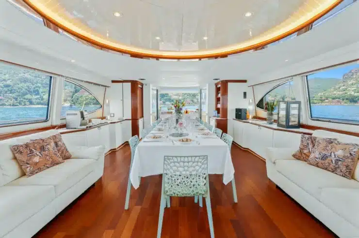 Yacht Charter ACCAMA DELTA interior