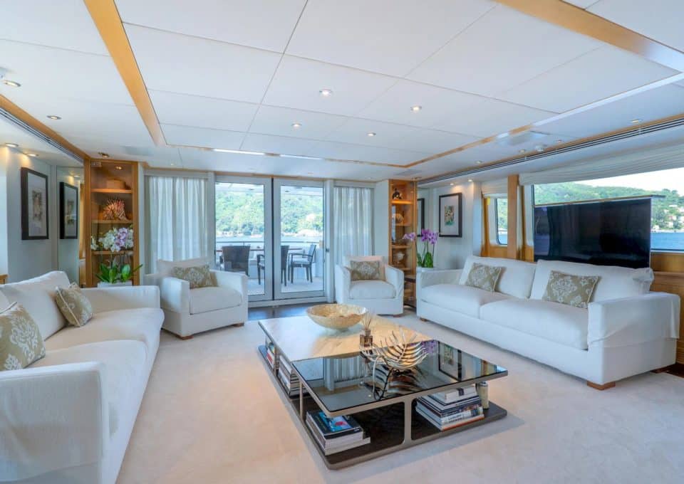 yacht-charter-m-y-deep-blue-2