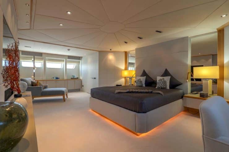 yacht-charter-m-y-deep-blue-2
