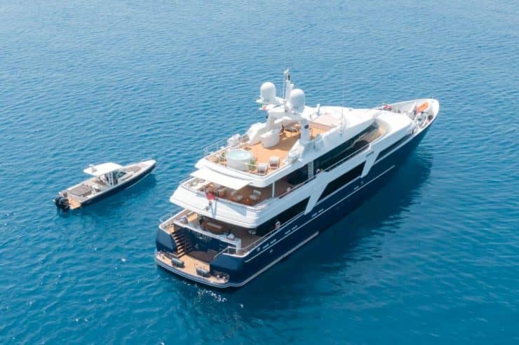 yacht-charter-m-y-deep-blue-2