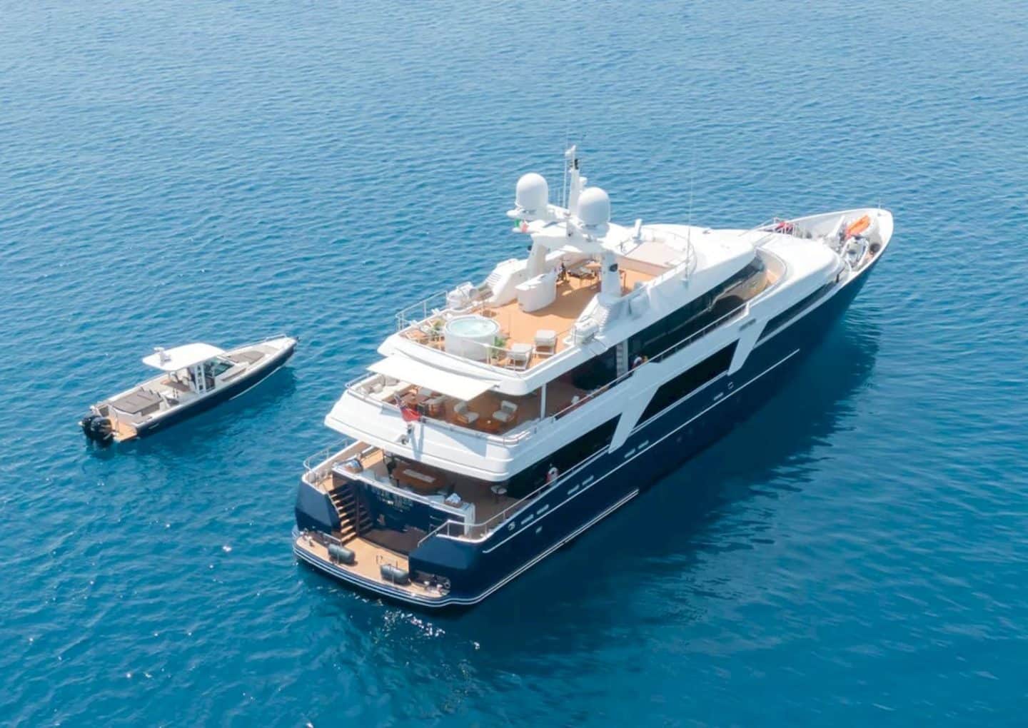 M/Y DEEP BLUE II | Arthaud Yachting yacht-charter-m-y-deep-blue-2
