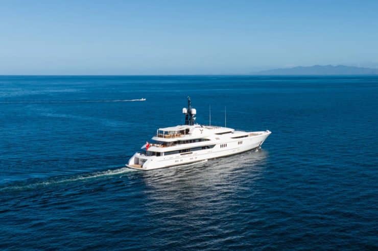 yacht-charter-m-y-firebird
