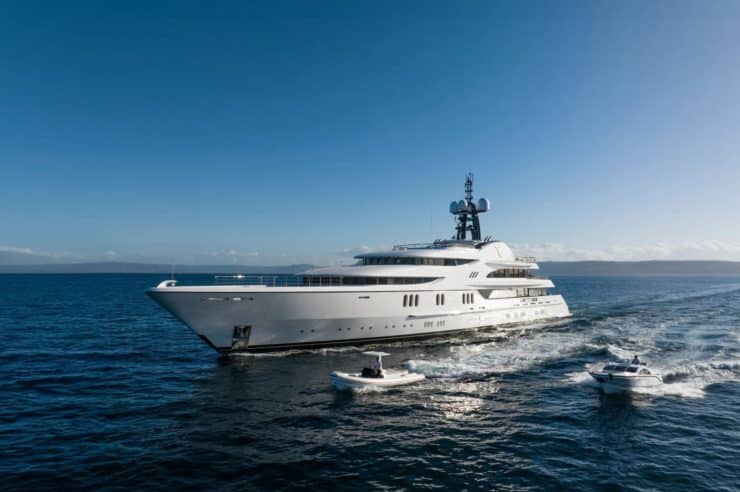 yacht-charter-m-y-firebird