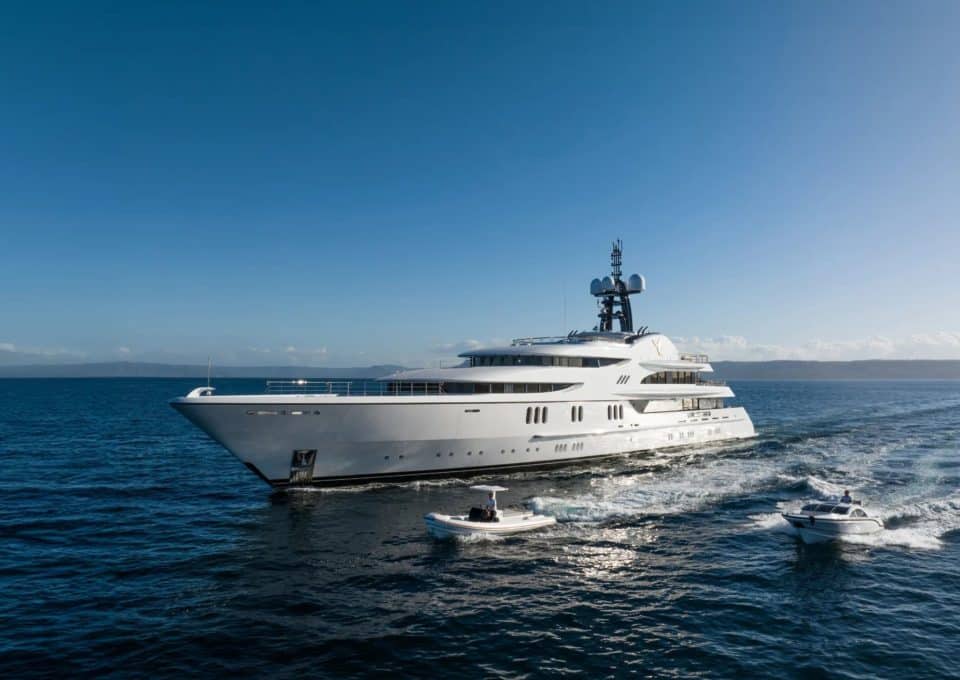 yacht-charter-m-y-firebird