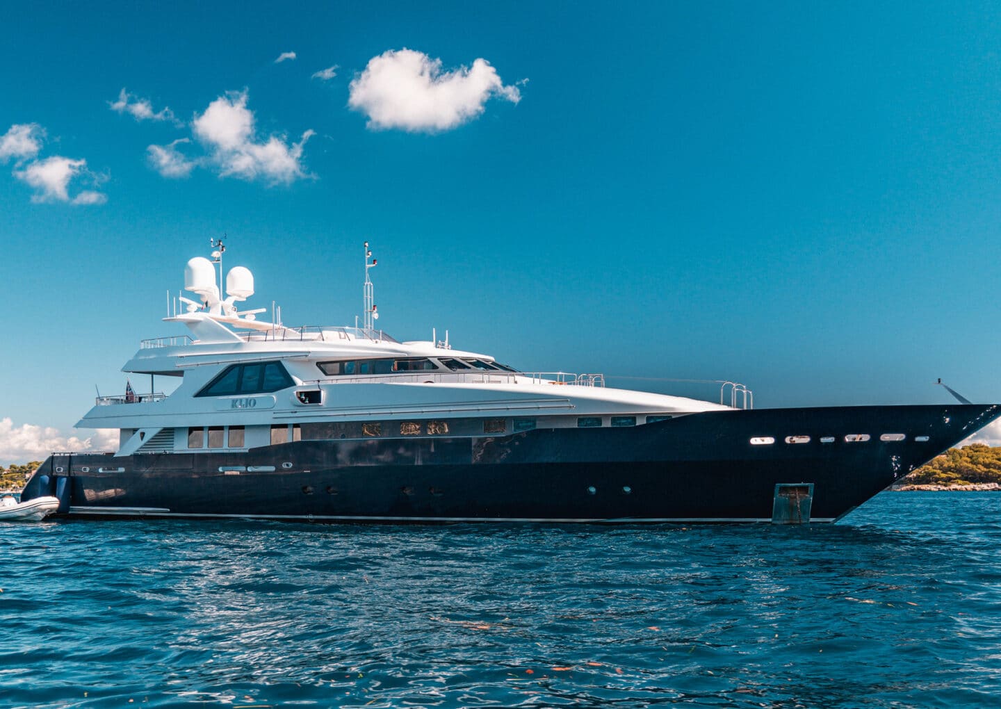 yacht-charter-m-y-kijo