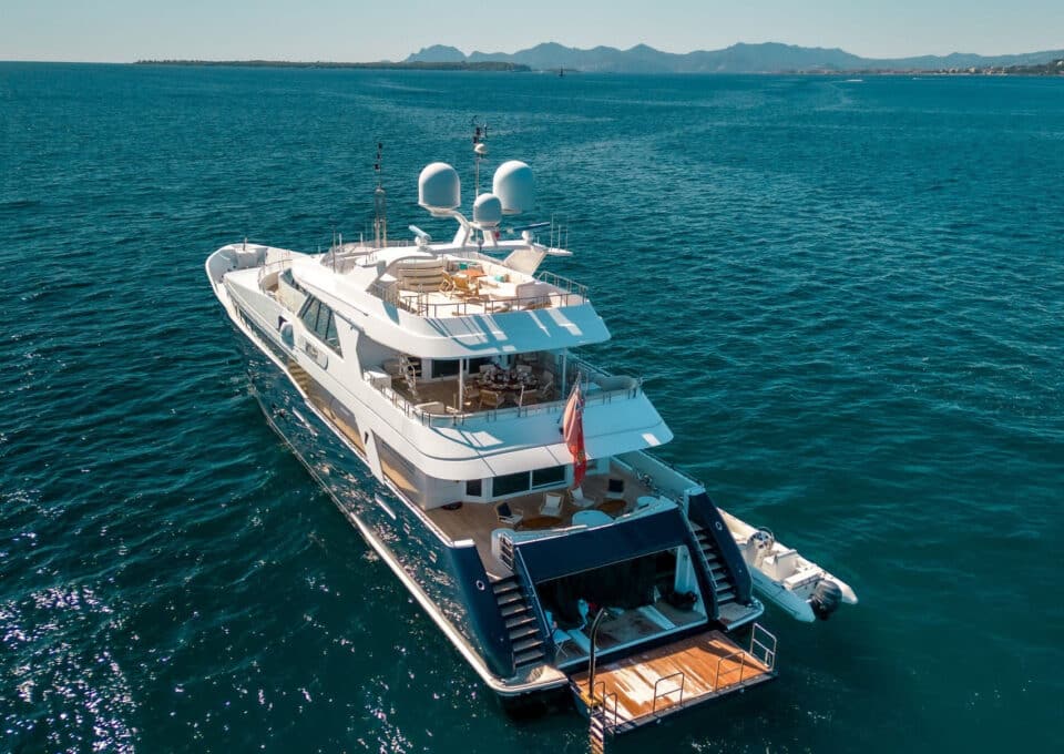 yacht-charter-m-y-kijo