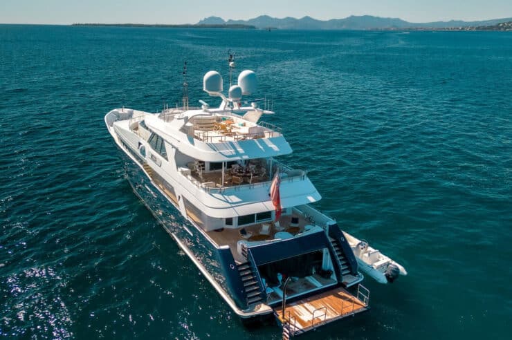 yacht-charter-m-y-kijo