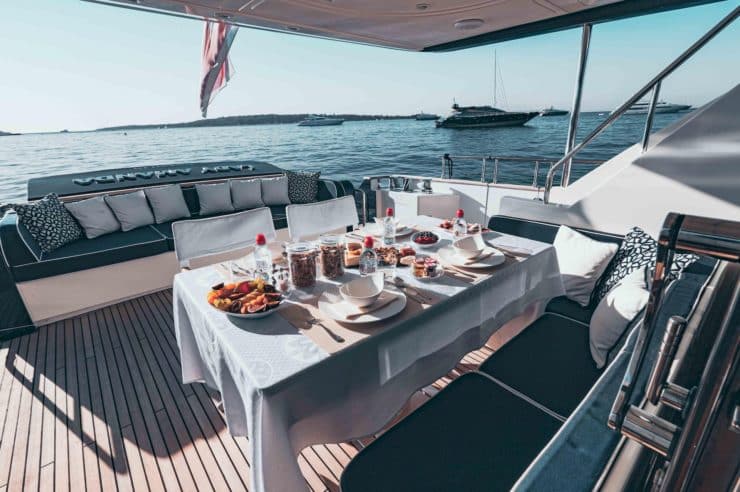 yacht-charter-m-y-lady-amanda