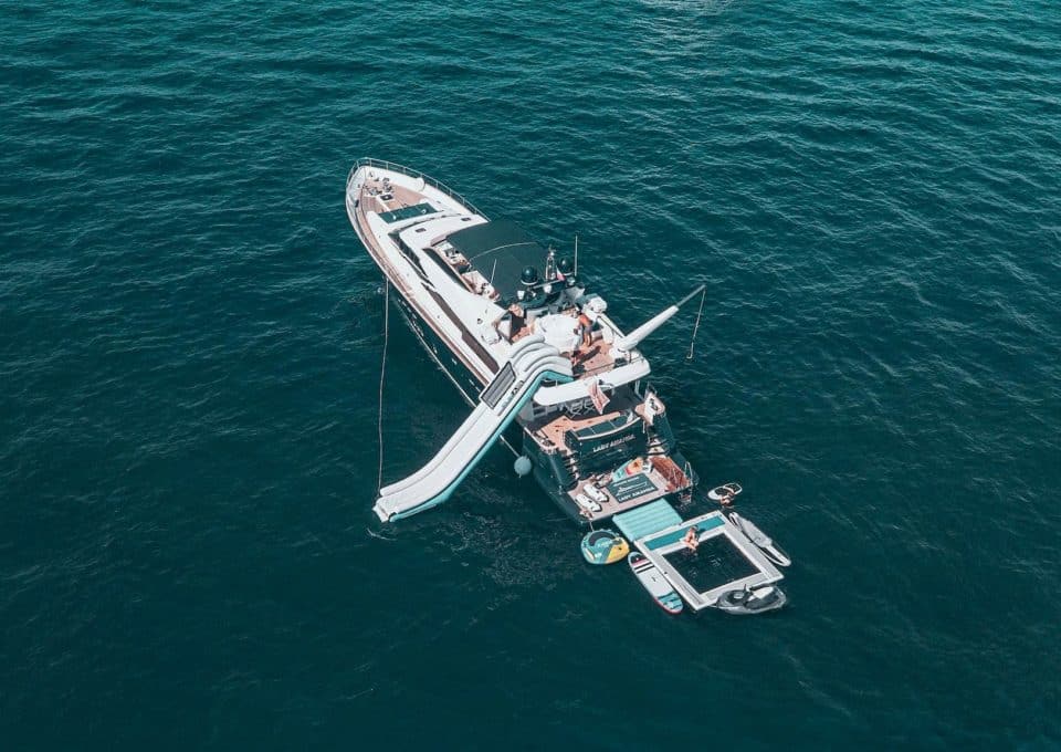 yacht-charter-m-y-lady-amanda