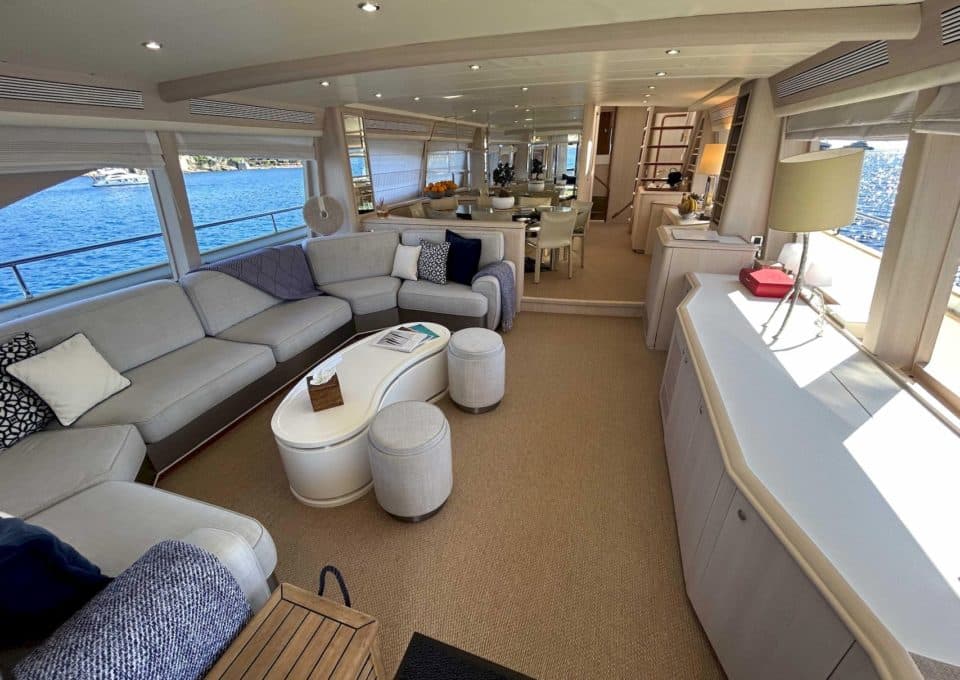 yacht-charter-m-y-lady-amanda