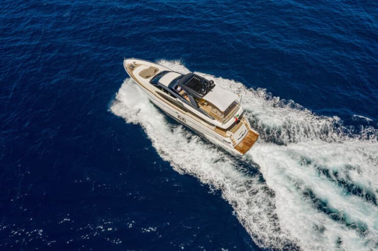 yacht-charter-m-y-lucky