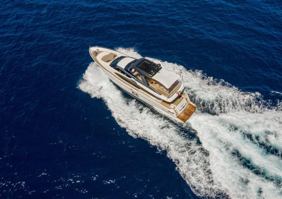 yacht-charter-m-y-lucky