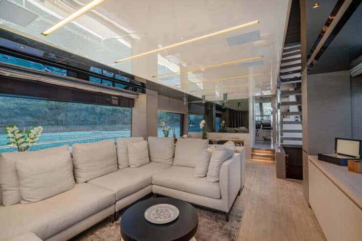 yacht-charter-m-y-lucky