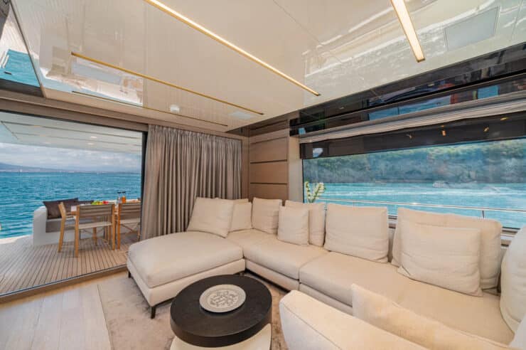 yacht-charter-m-y-lucky