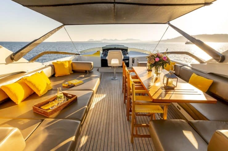 yacht-charter-m-y-quantum