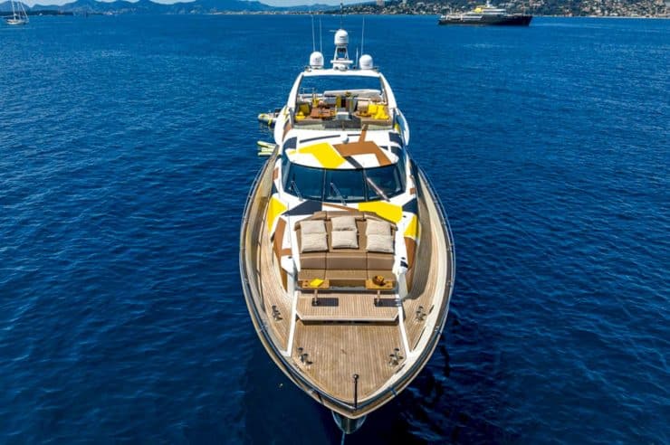 yacht-charter-m-y-quantum