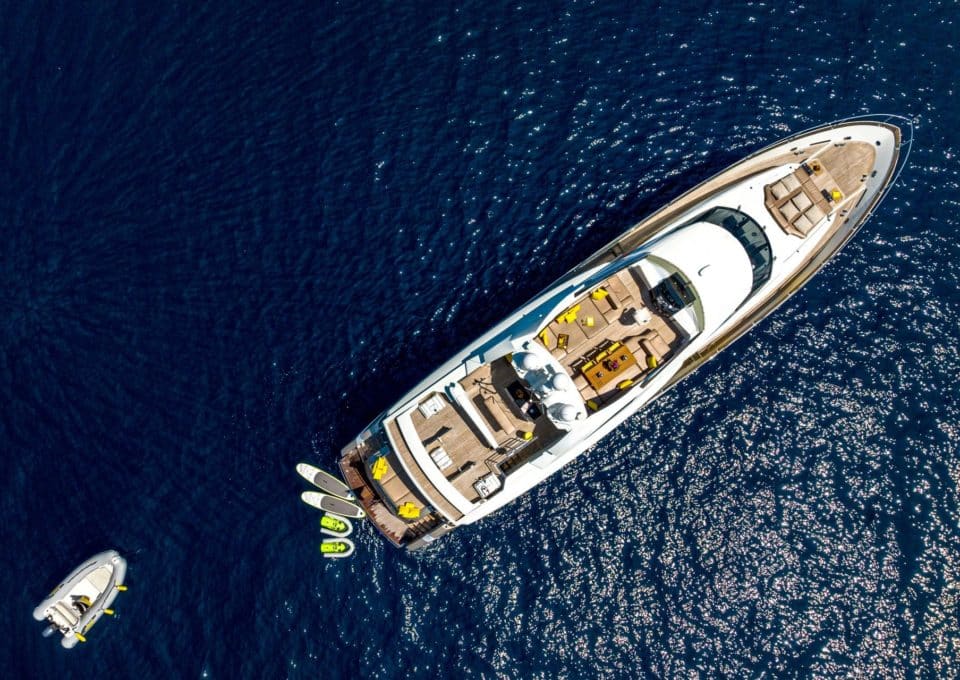yacht-charter-m-y-quantum