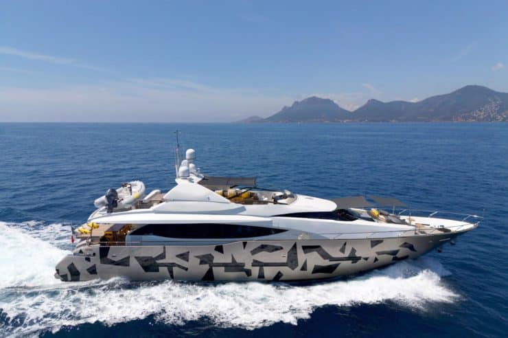 yacht-charter-m-y-quantum