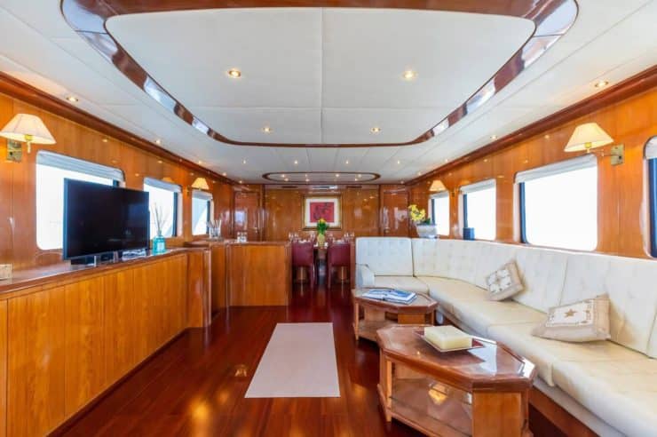 yacht-charter-m-y-shangra