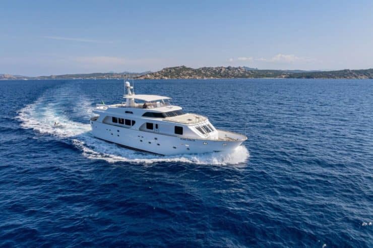 yacht-charter-m-y-shangra
