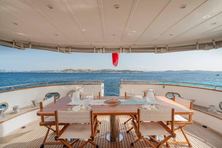 yacht-charter-m-y-shangra