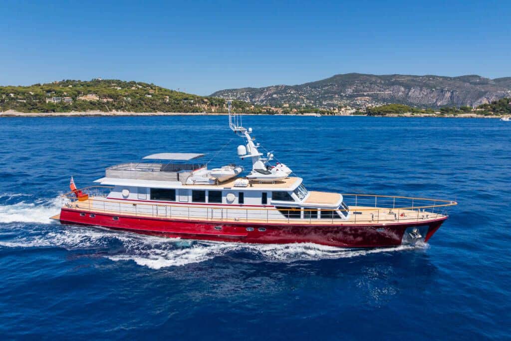 yacht-charter-m-y-tempest-ws
